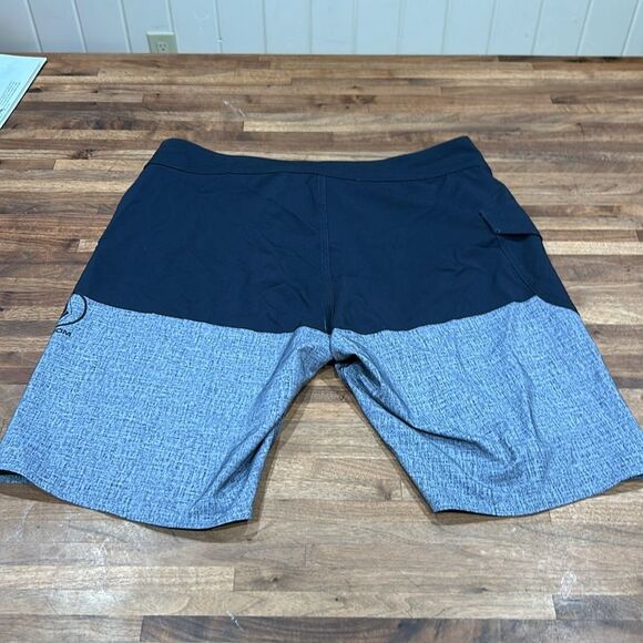 Volcom Color Block Boarshorts Never Worn , Super Cool! Size 29 - Picture 7 of 9